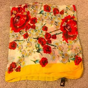 NWT!! Women’s oversized Scarf 🧣/ Wrap